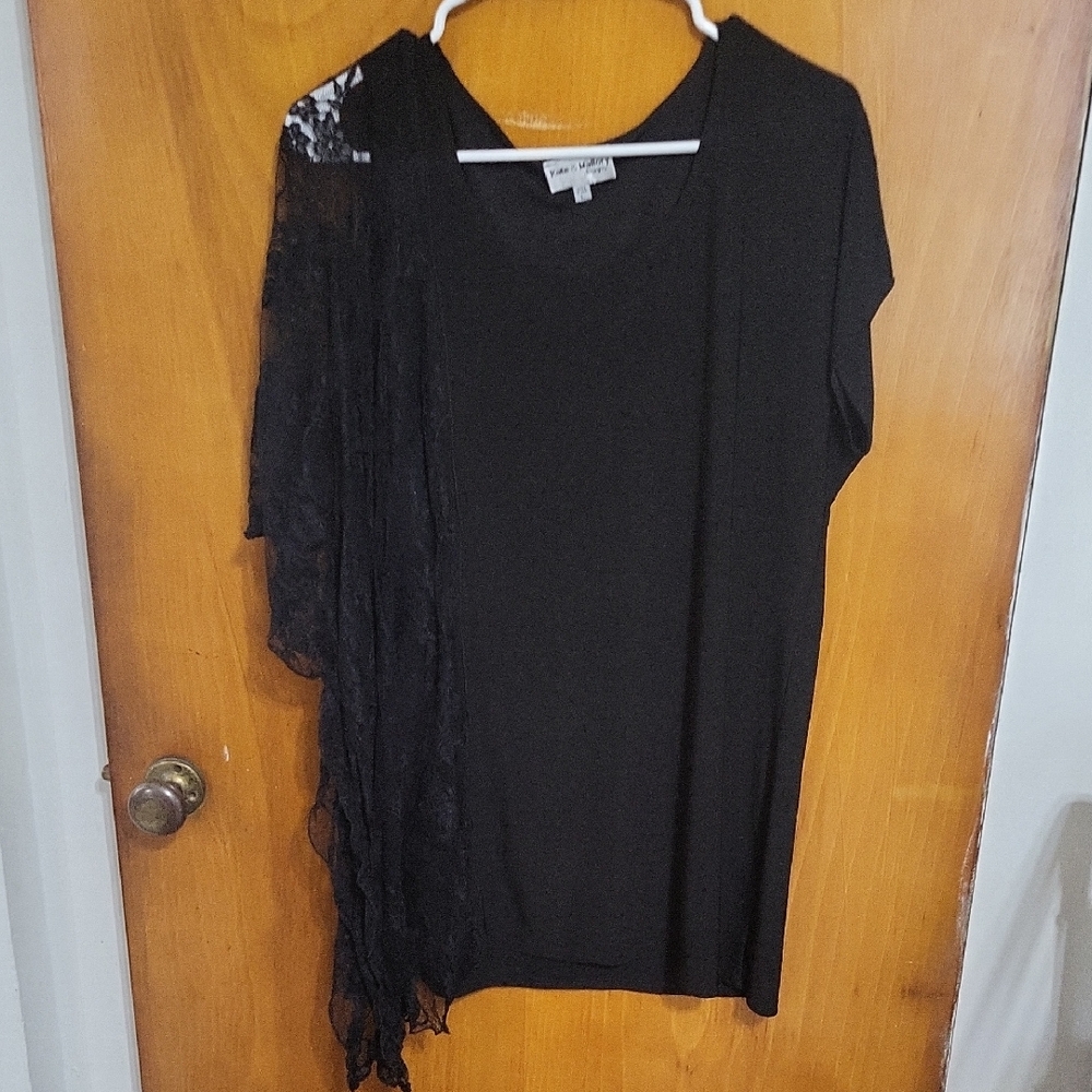 Size Large Kate & Mallory Black Lace-Panel Women's Top With Batwing Sleeve